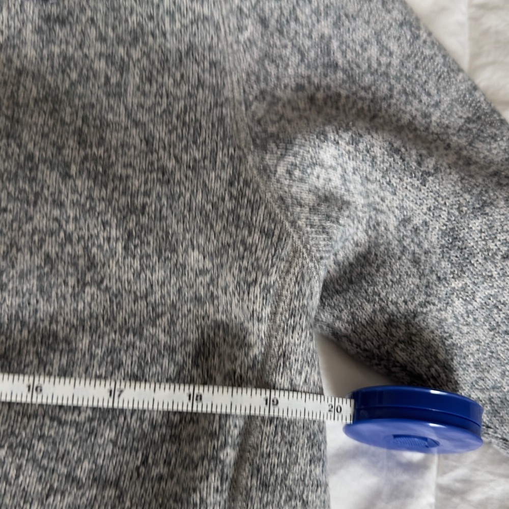Patagonia Gray Men's Sweater PRISTINE condition size small - Picture 6 of 6